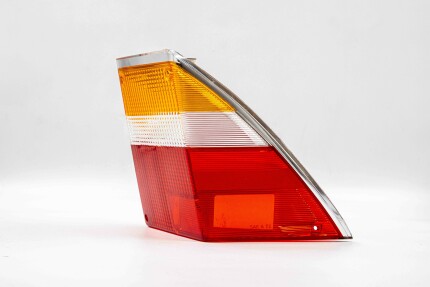 Right Rear Tail Light Lens Saab 900 & 99 – Chrome Trim Version New PRODUCTS