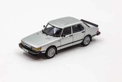 SAAB 900 Turbo 4 door model 1/43 saab gifts: books, models...