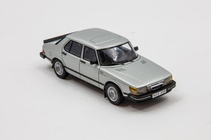 SAAB 900 Turbo 4 door model 1/43 saab gifts: books, models...