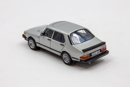 SAAB 900 Turbo 4 door model 1/43 saab gifts: books, models...