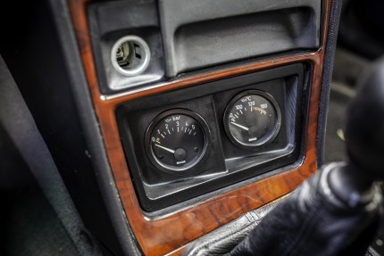 Gauges holder for saab 9000 Dashboard