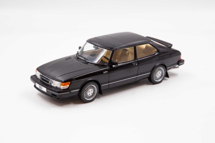 Saab 900 Turbo model 1:18 in black saab gifts: books, models...