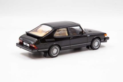 Saab 900 Turbo model 1:18 in black saab gifts: books, models...