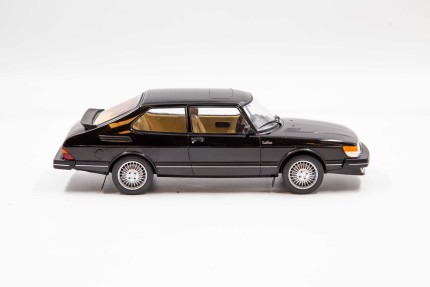 Saab 900 Turbo model 1:18 in black saab gifts: books, models...