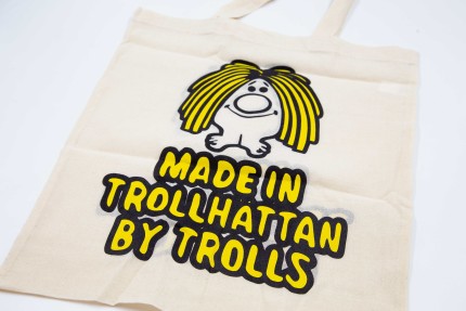 Bag Made in Trollhättan by trolls Carry bag beige Cotton saab gifts: books, models...